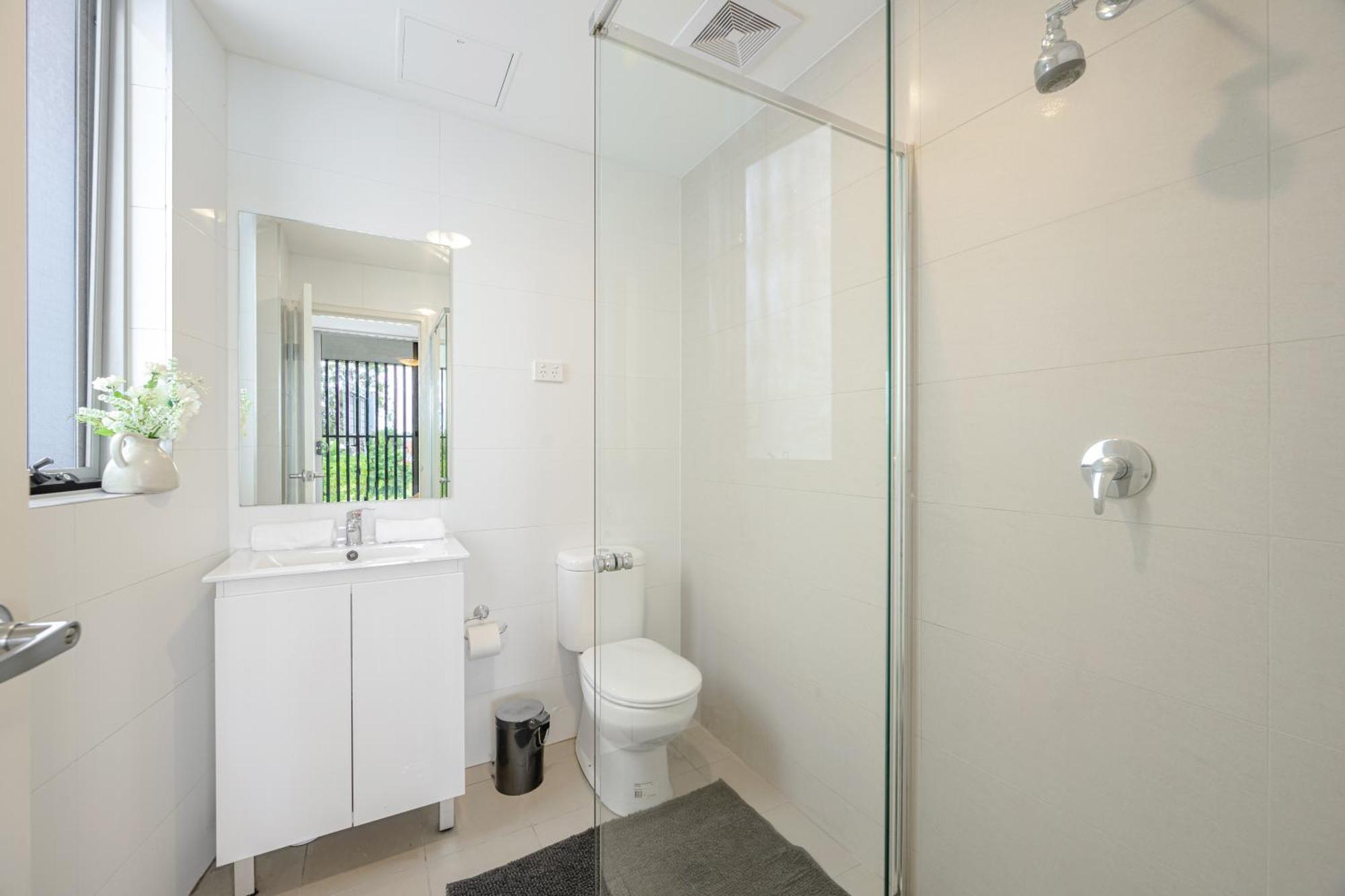 Liverpool Adorable 2Br Apt With Free Parking Warwick Farm Exterior photo